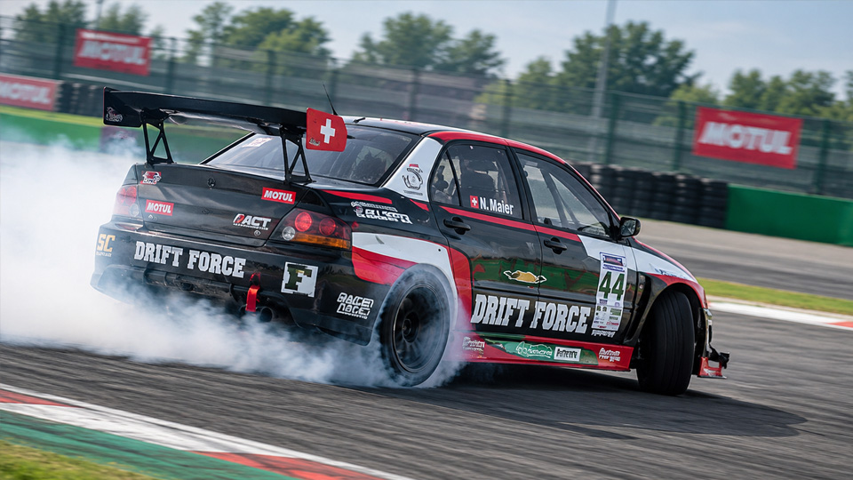 Mitsubishi Evo 9 sends 650 AWHP to the track