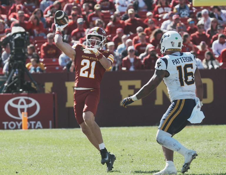 Iowa State football RB Aiden Flora throws two TD passes in first half