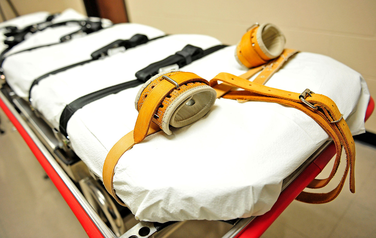 Botched Tennessee execution draws scrutiny of lethal injection drugs