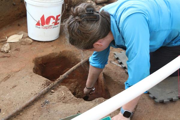 Faculty-led archaeological dig on USC’s Horseshoe unearthed history of ...