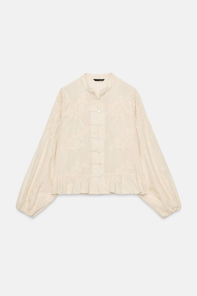 Blusas color beige que son tendencia y llevaremos con faldas ...