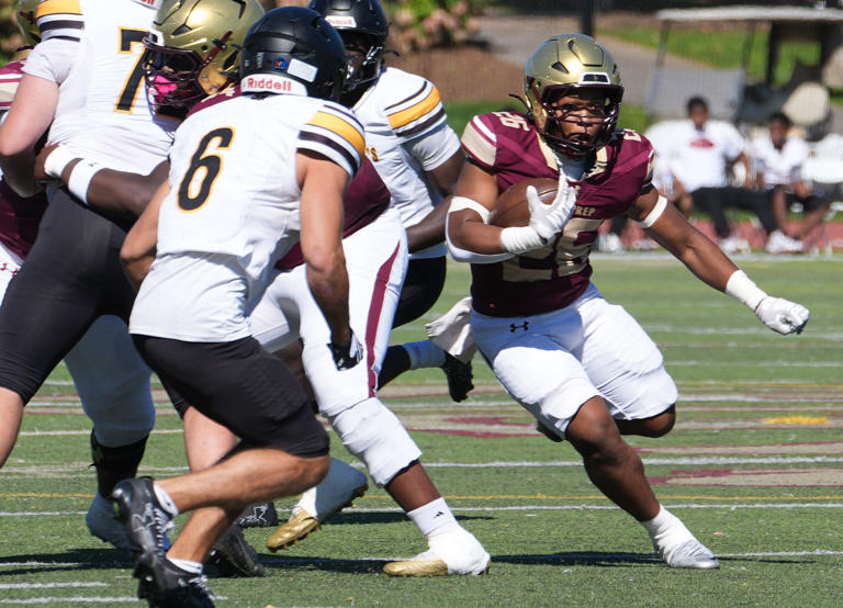 Iona Prep football blows out St. Anthony's, 49-0