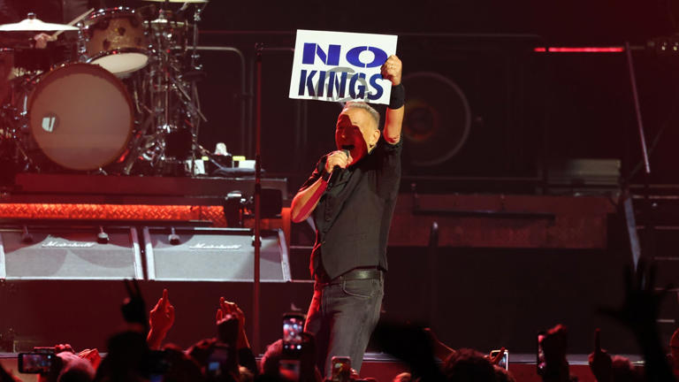 Springsteen, other stars share stage with hardcore leftist groups at ...