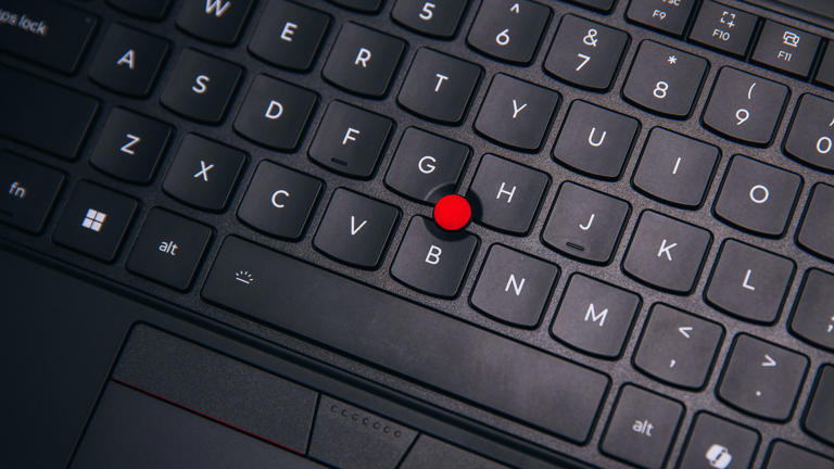 Lenovo ThinkPad T14 Gen 7 review: The classic fleet laptop treads water