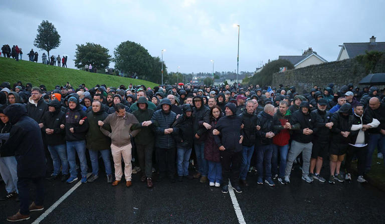 Secretary for Northern Ireland urges calm as Garvaghy Road clashes expected