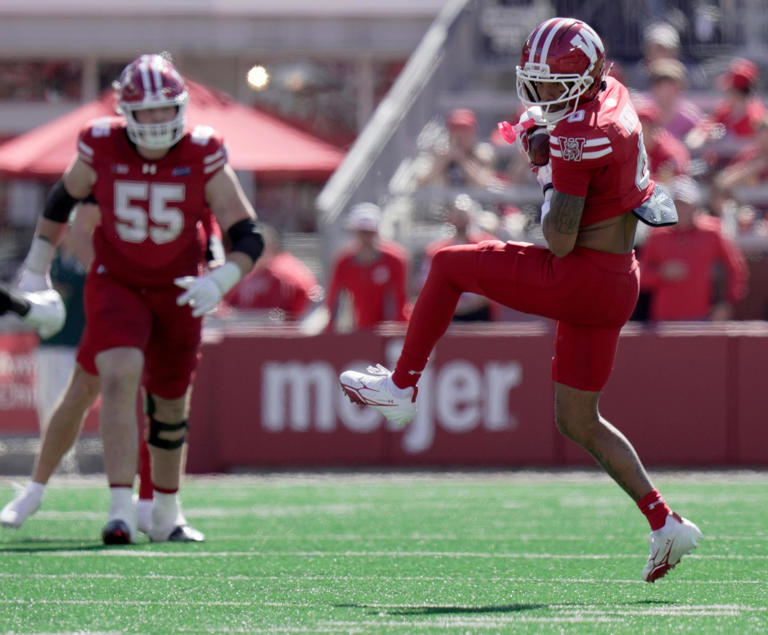 Where Wisconsin football stands in the polls after Michigan State win