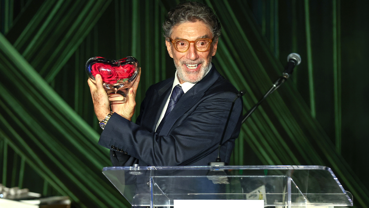 White House urges sitcom producer Chuck Lorre to seek 'psychiatric help ...