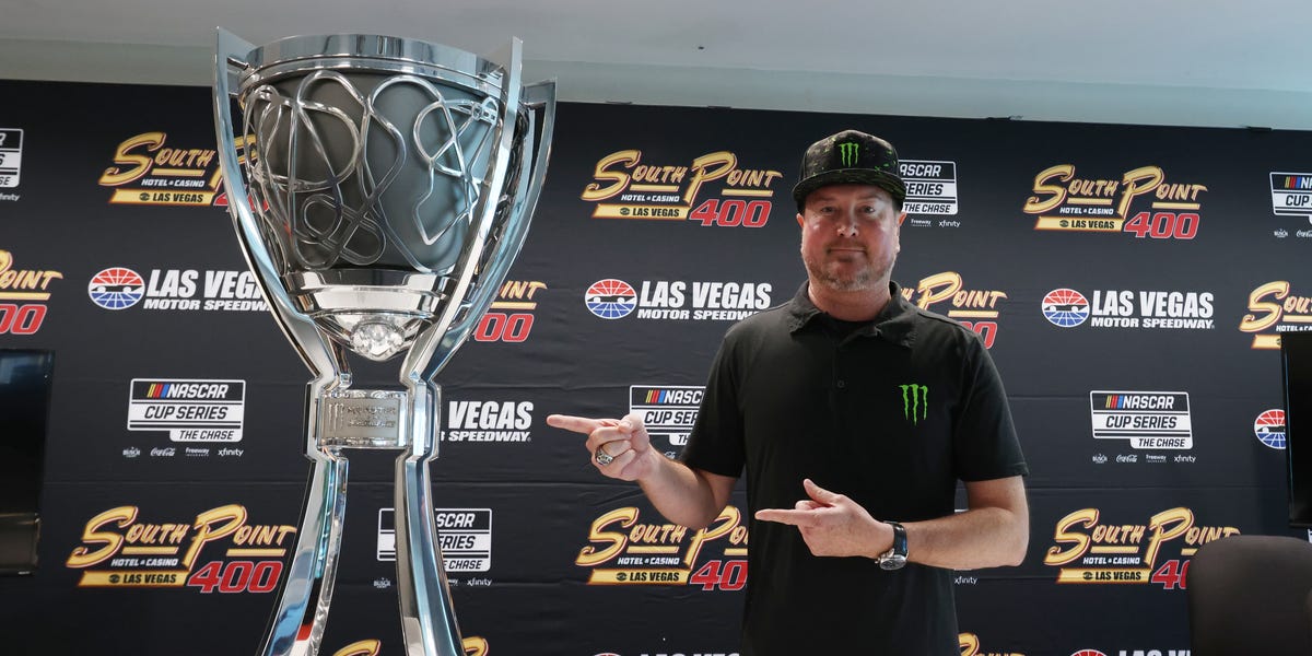 Las Vegas Motor Speedway honors Kyle Busch with Kurt as pace car driver ...