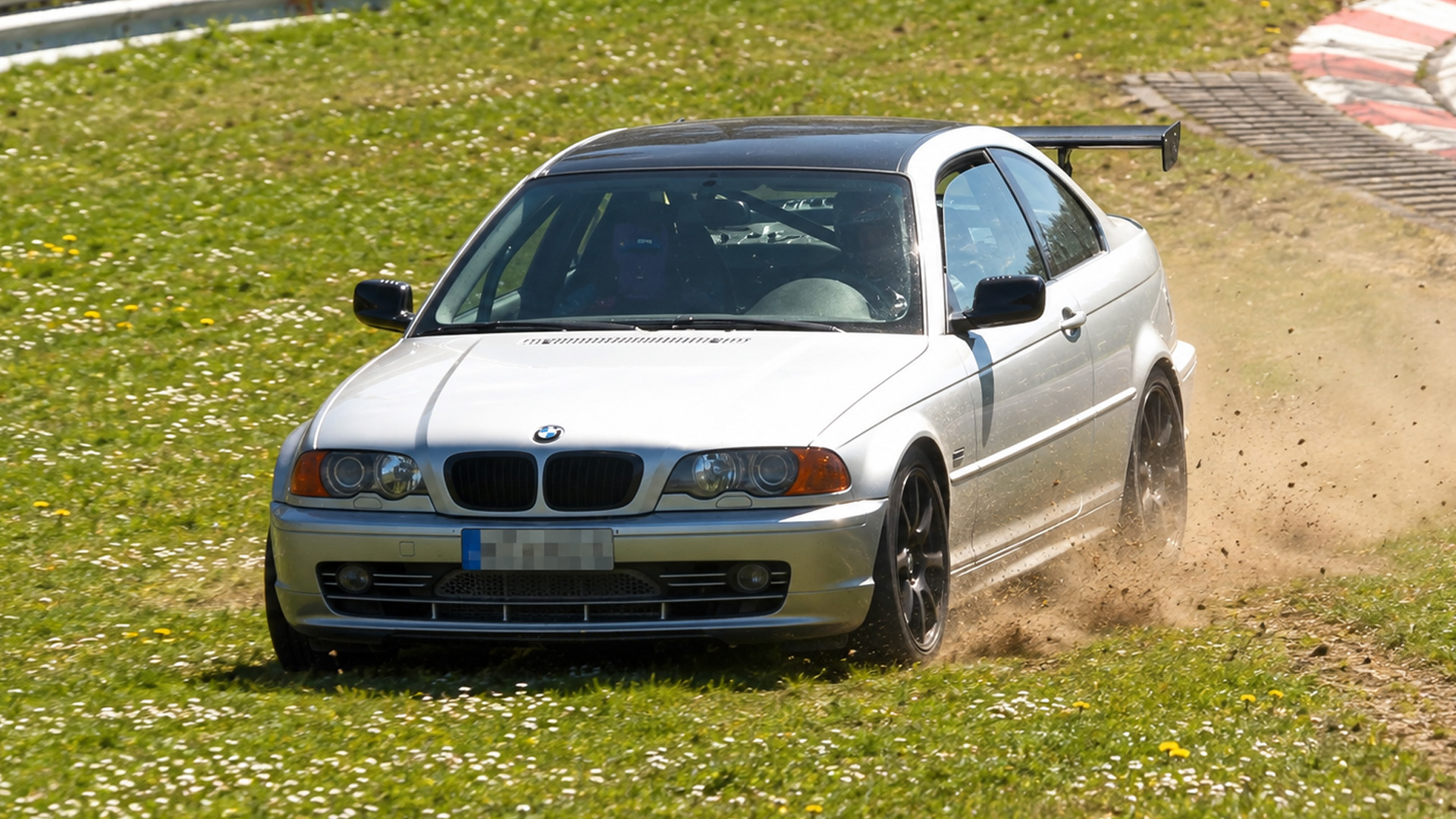 Dangerous driving turns Easter at Nürburgring into a mistake festival