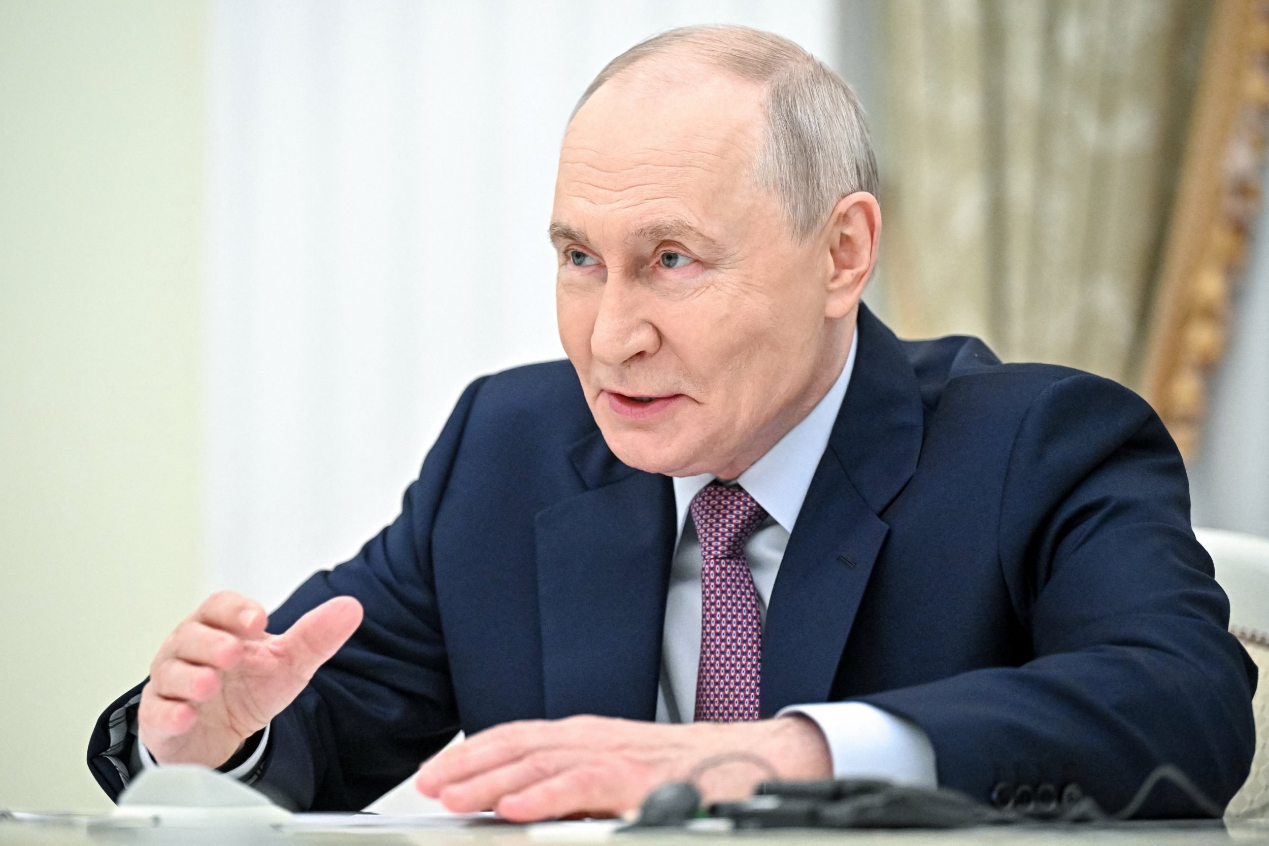Lab worker dies and nearly 200 people in quarantine after Russia ...