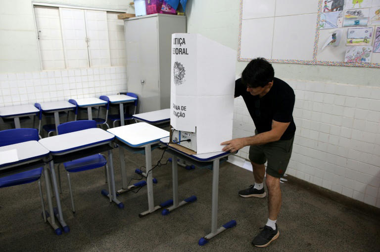 Lula, Bolsonaro wrap up campaigns ahead of Brazil's knife-edge vote