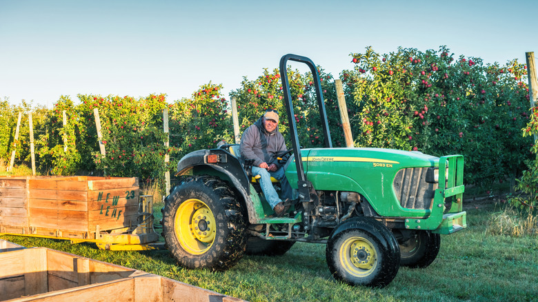Who makes John Deere engines?