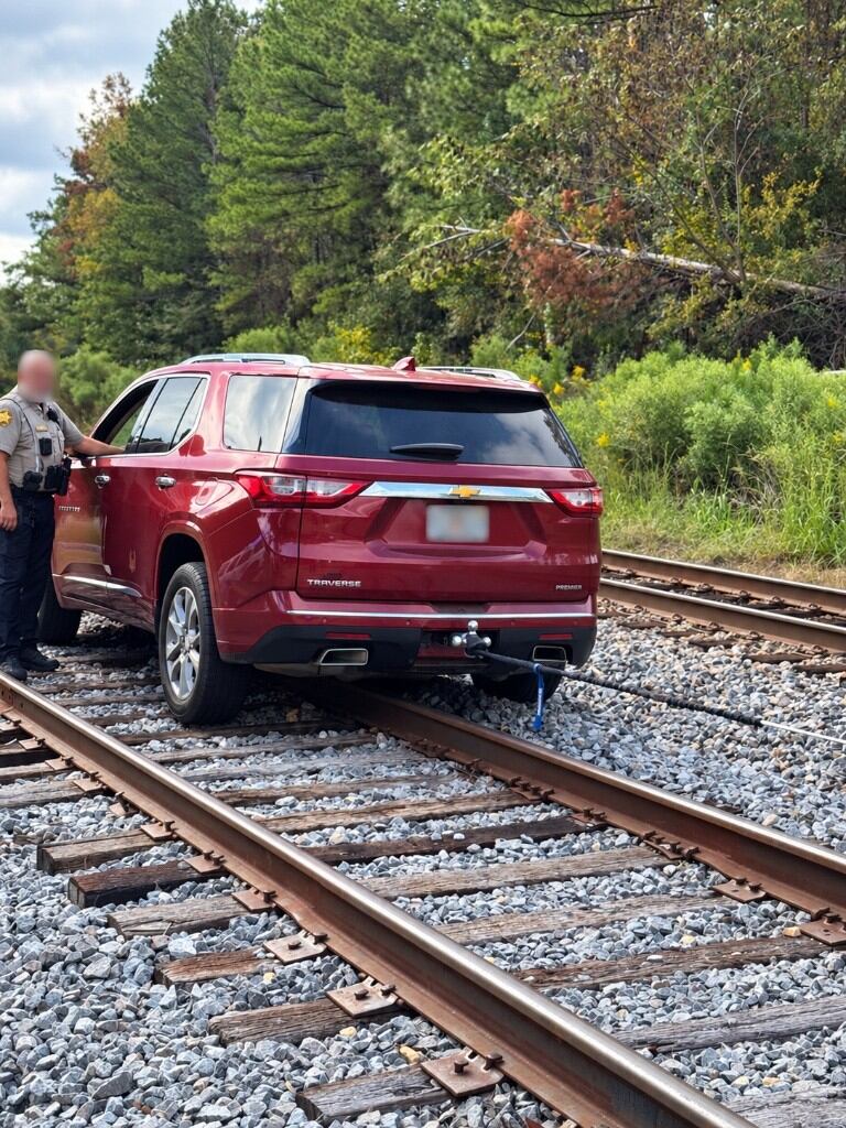 Man accused of blocking train tracks, attempting carjacking in Rankin ...