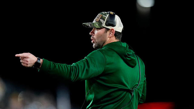 College football program abruptly cut ties with coach mid-game amid 30 ...