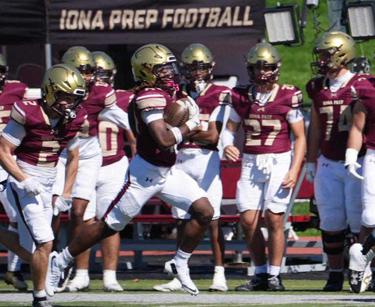 Iona Prep football blows out St. Anthony's, 49-0