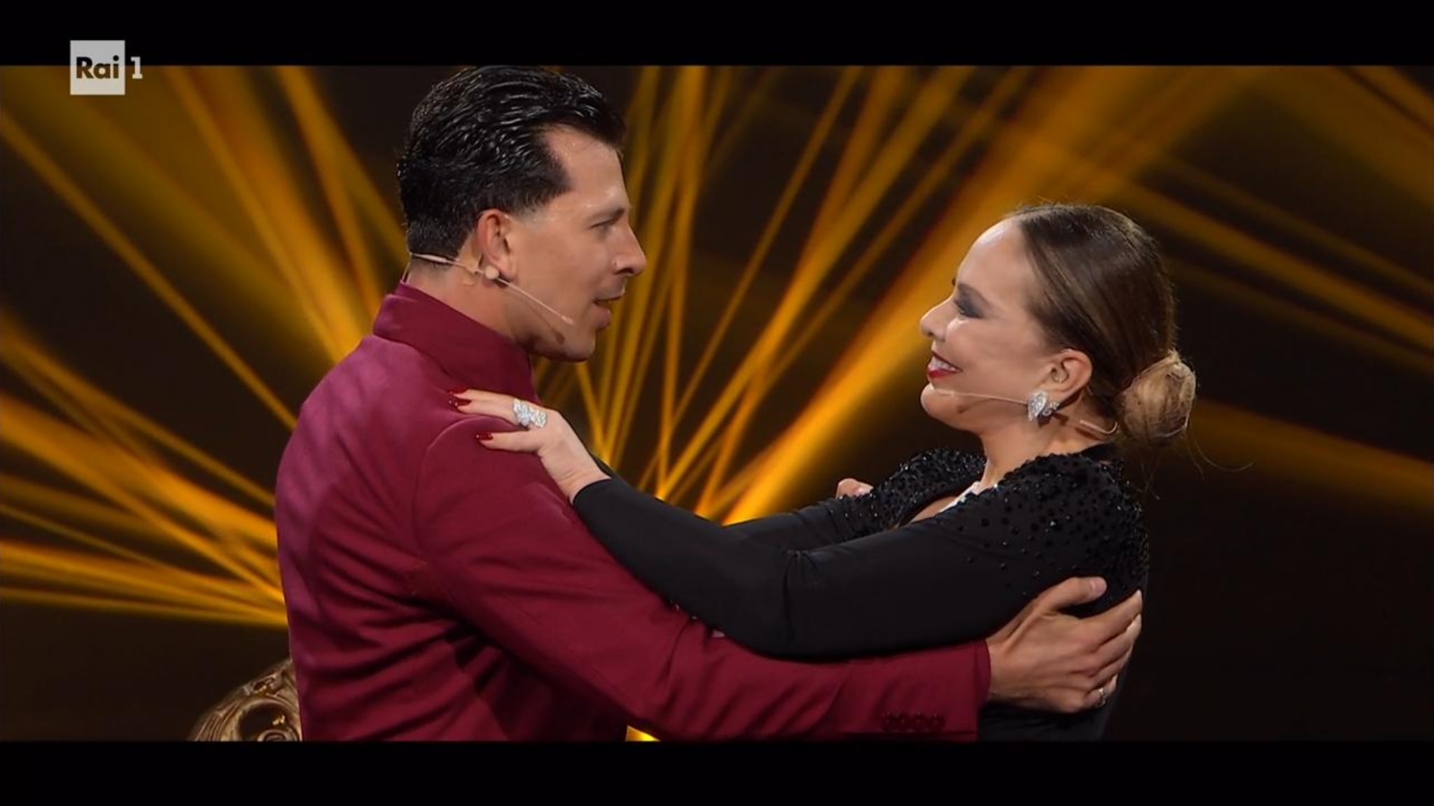 Ballando con le stelle, il fascino di Ornella Muti che danza con ...