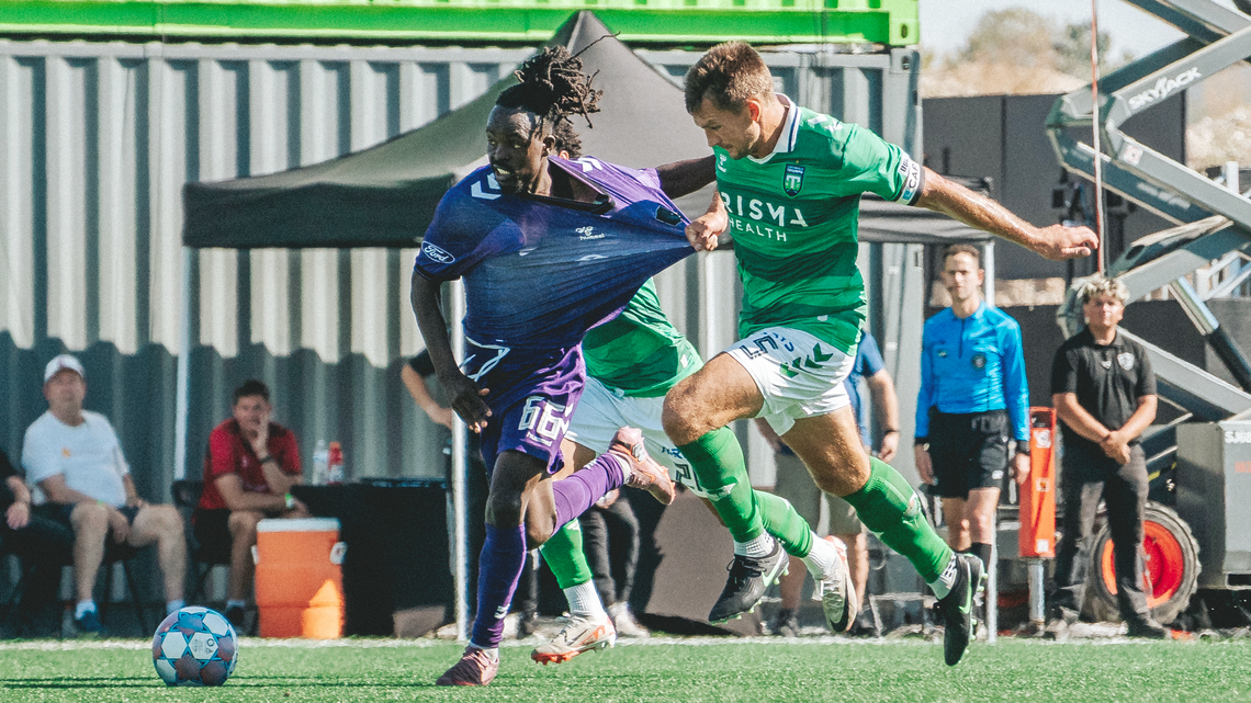 AC Boise shakes off 2 red cards to pull off gritty win, clinch playoff berth