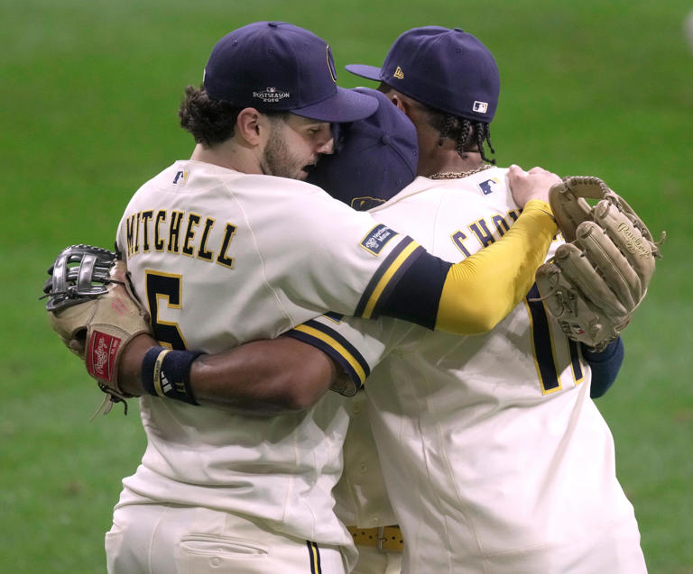 MLB playoff TV schedule, channel, times, updated postseason bracket