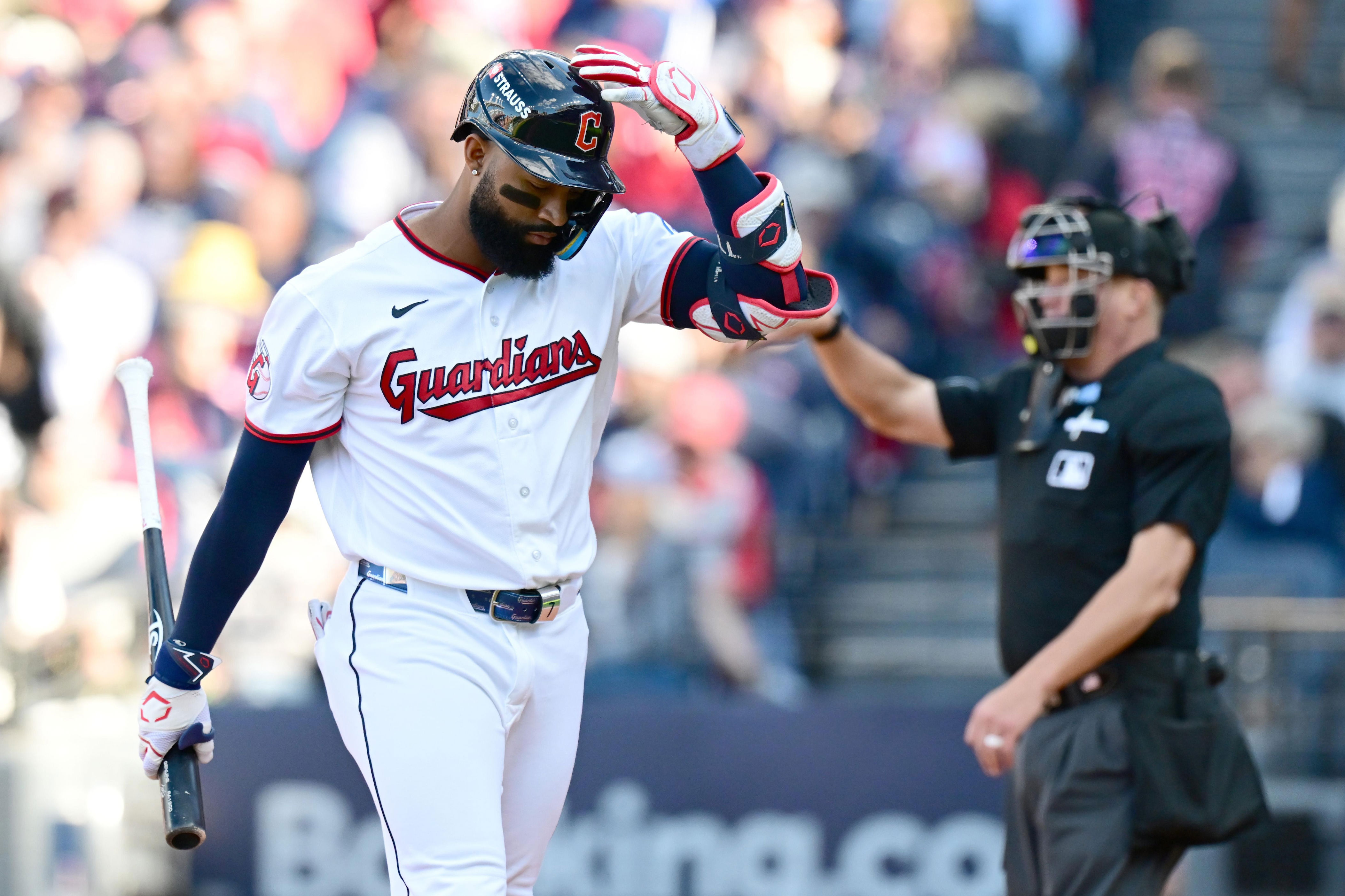 Lackluster offense cedes game 1 to Chicago