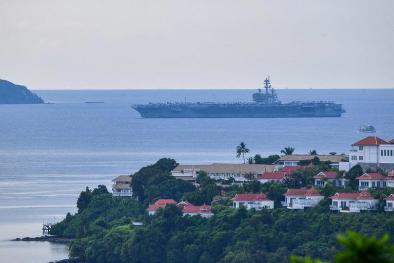 US carrier George HW Bush visits Thailand after Middle East deployment