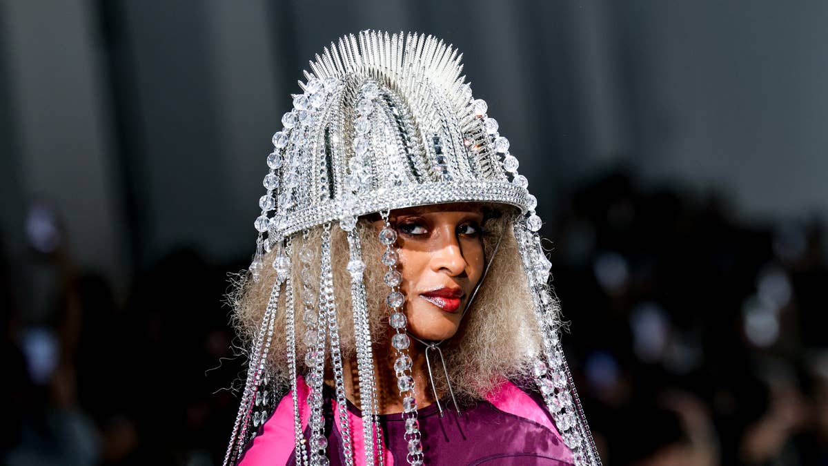 Ciara stuns at Paris Fashion Week, debuts baby bump and dazzling ...