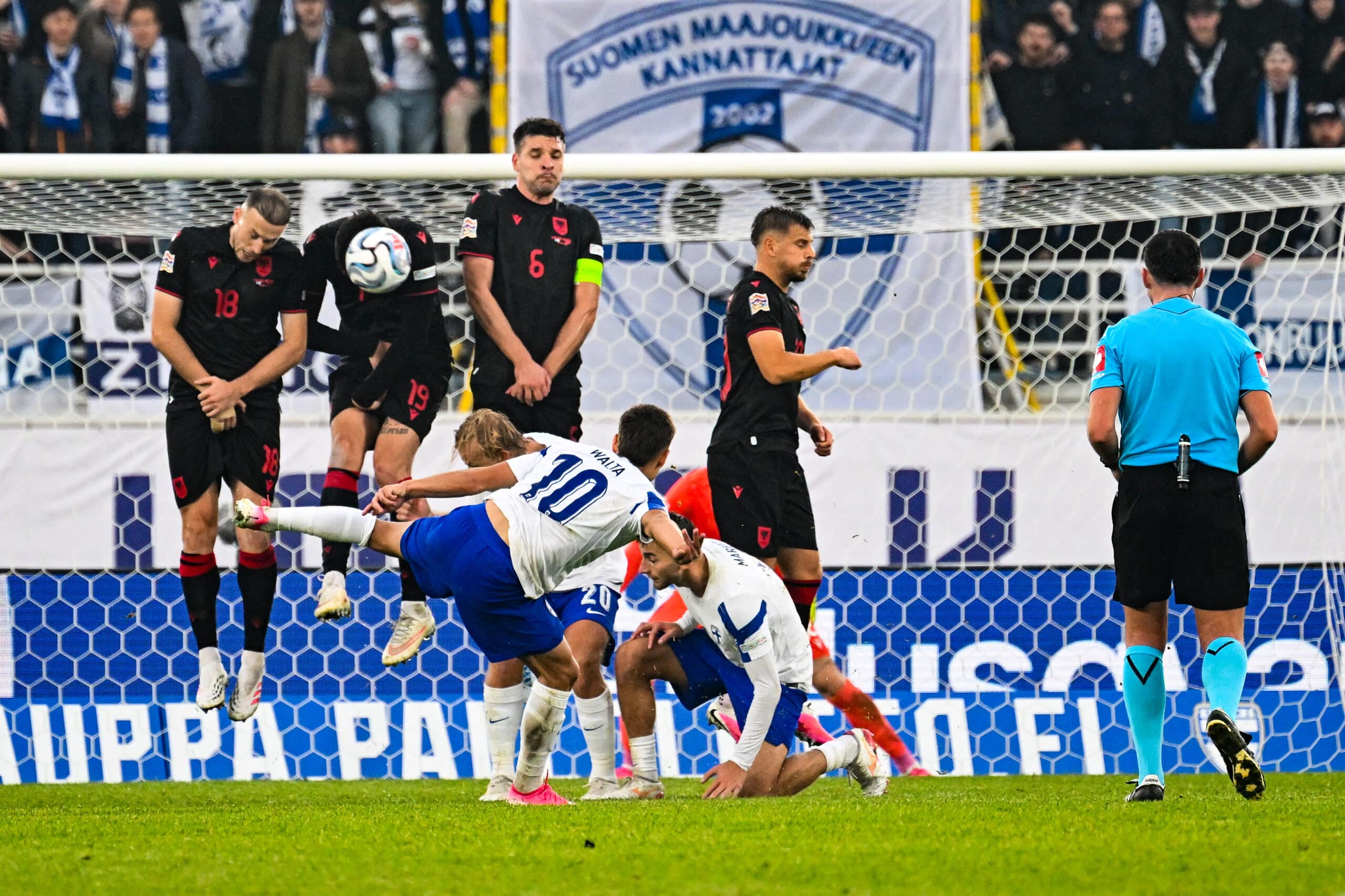 Huuhkajat katastrofilta pelastanut Leo Walta kuittasi kysymyksen Swanseasta