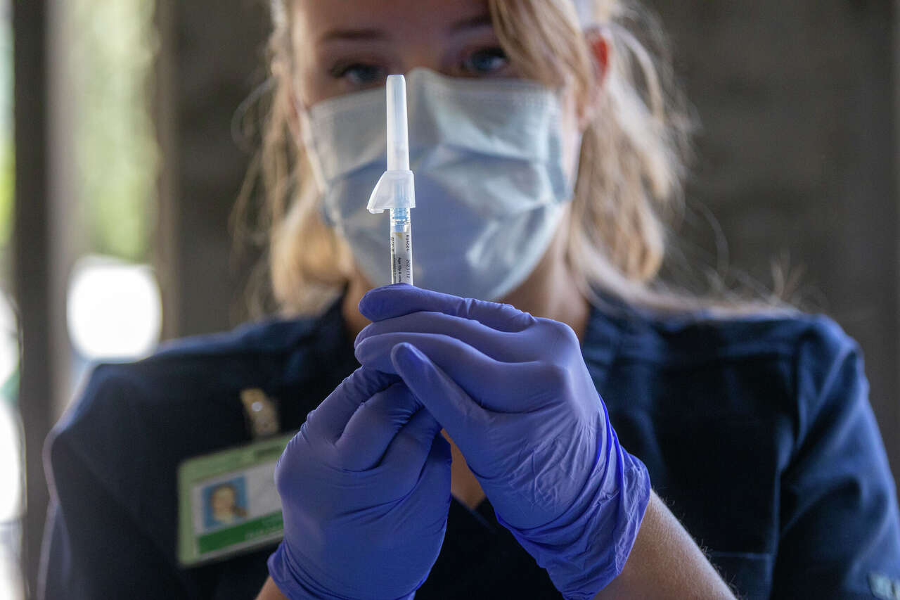 Most people with flu stop isolating at exactly the wrong time, CDC ...