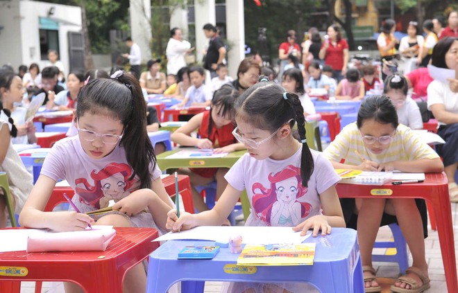 Hơn 600 'họa sĩ nhí' vẽ ước mơ tại cuộc thi tranh dành cho học sinh tiểu học