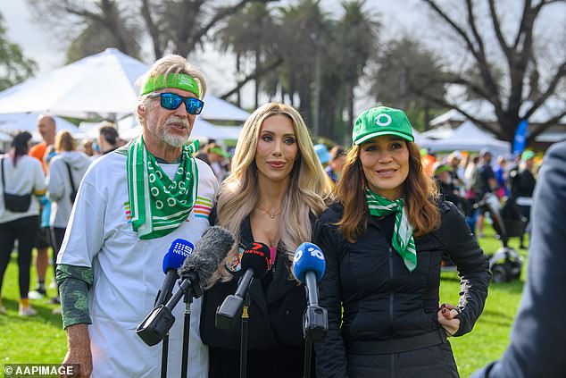 Olivia Newton-John's daughter Chloe Lattanzi leads final ever Walk for ...