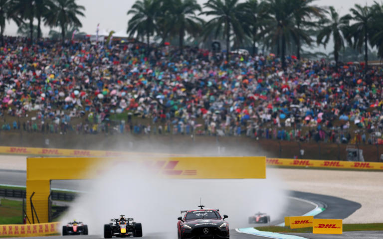 What time will the Bahrain Grand Prix start? Heavy rain causes chaos