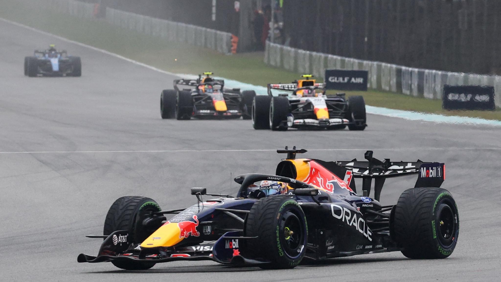Formula 1. Verstappen vince a Sepang dopo il caos pioggia, Antonelli 2 ...