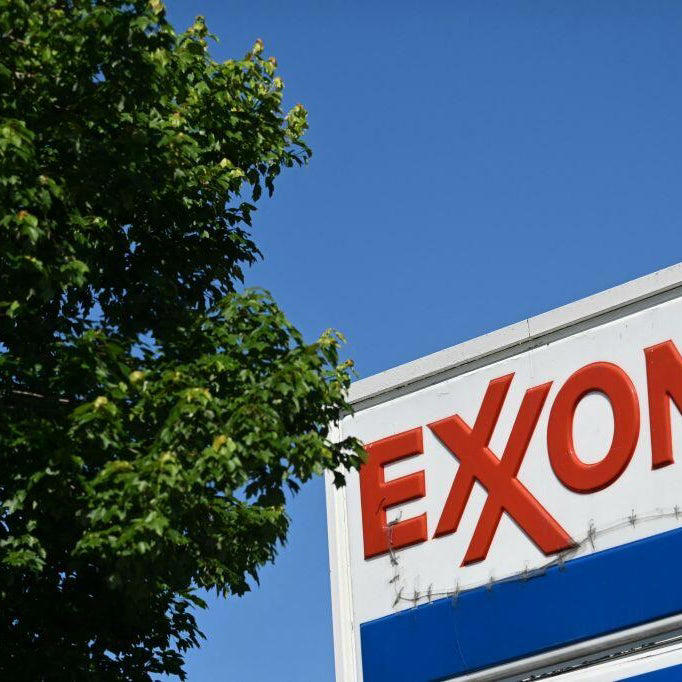 Supreme Court weighs energy companies' bid to end climate suit
