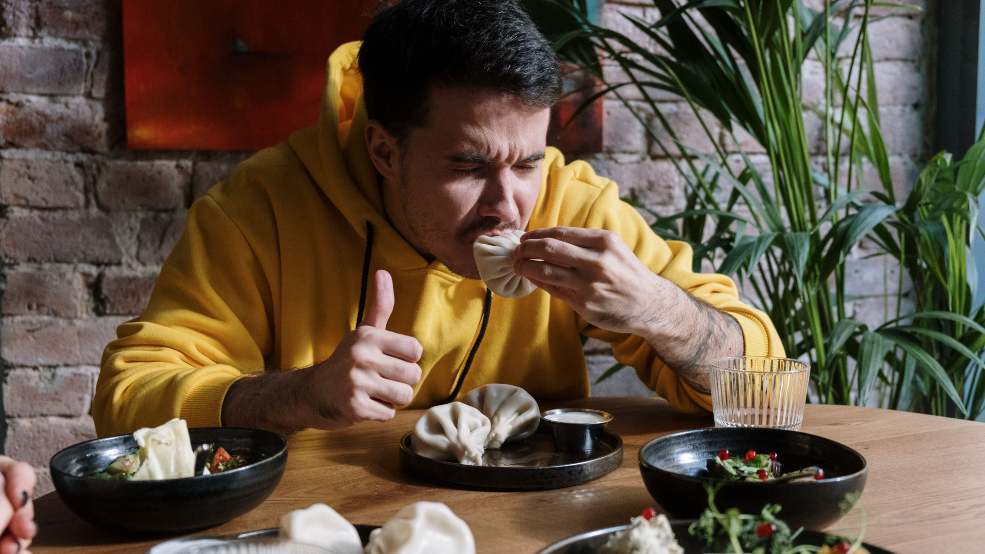 20 bad table manners everyone is guilty of