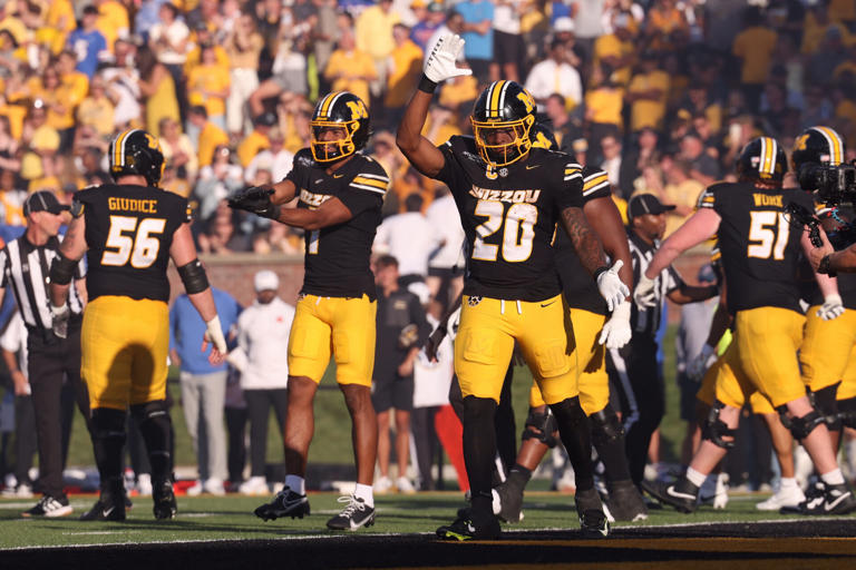 Predicting AP Top 25 college football poll entering week 6 of 2026 season