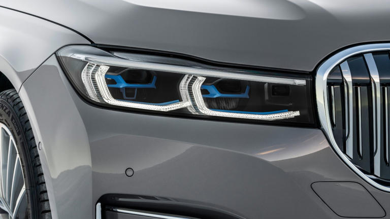 This 5-year-old flagship luxury sedan is now a $40,000 car