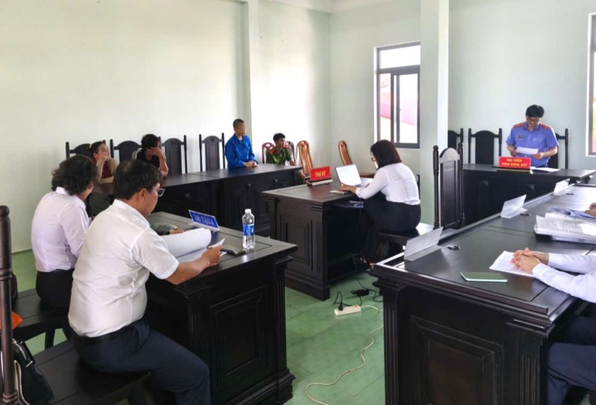Tuyên án kẻ cướp giật tiền của bé gái 10 tuổi bán vé số