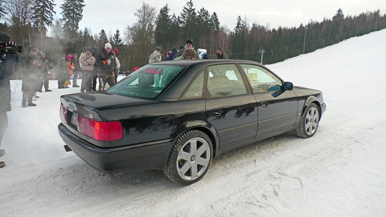 605 CV contro il ghiaccio in questa Audi S4 C4 turbo