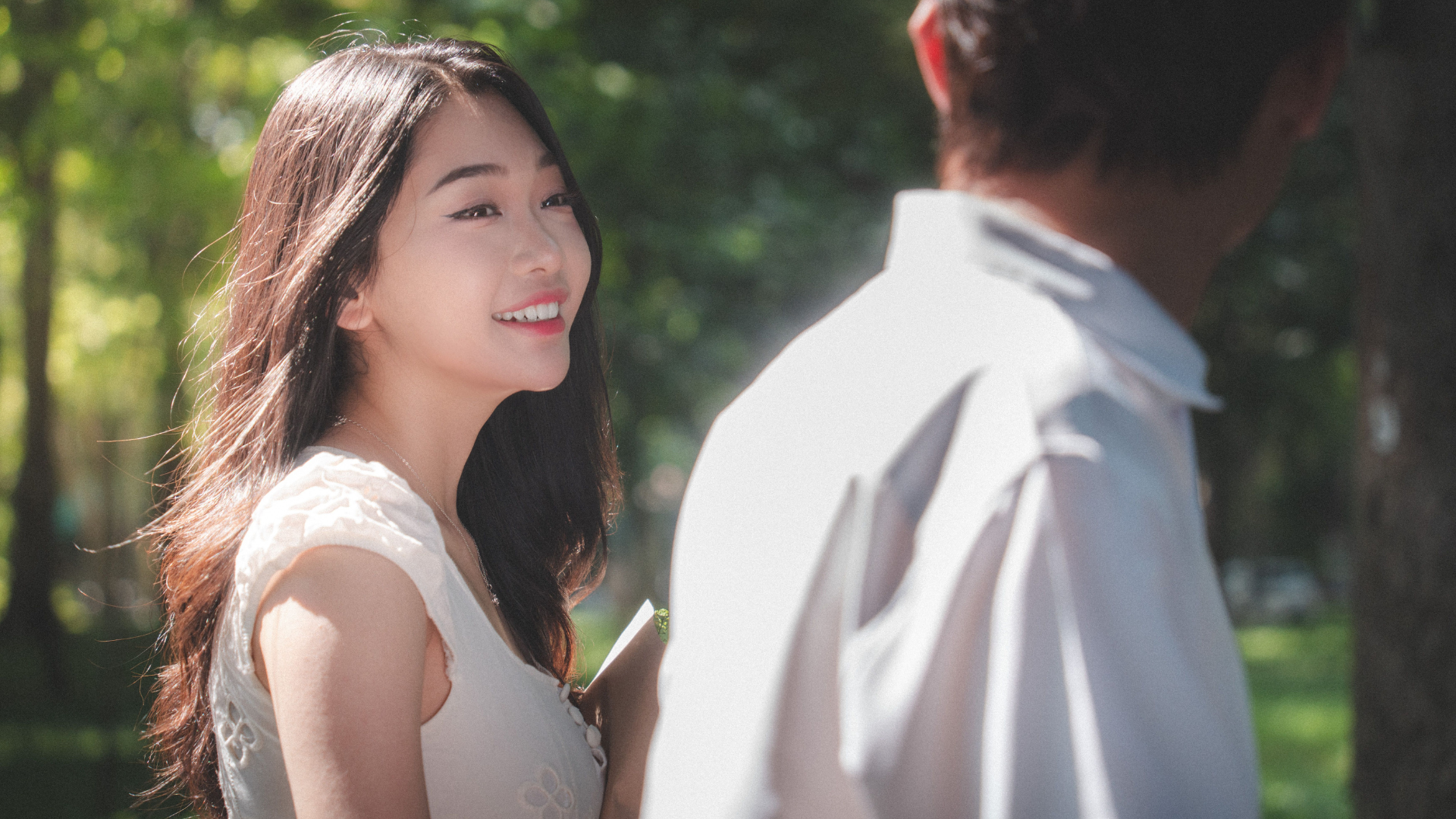 20 flirting mistakes people make when they're trying to seem chill