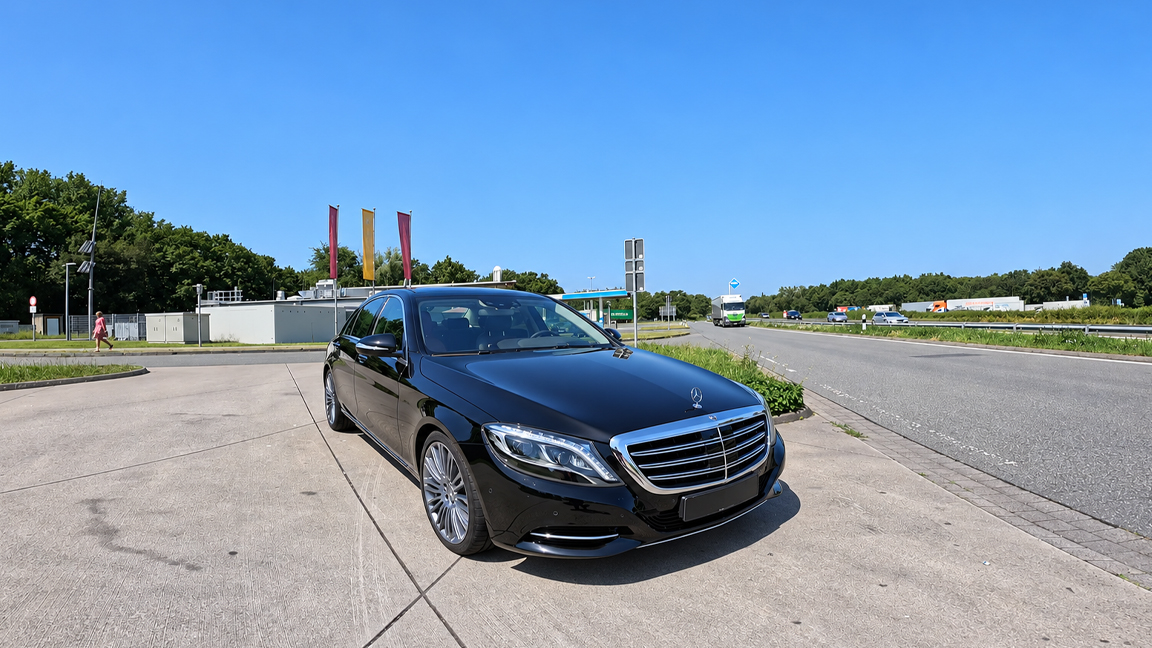 Mercedes S600 W222 V12 biturbo goes full throttle on the Autobahn