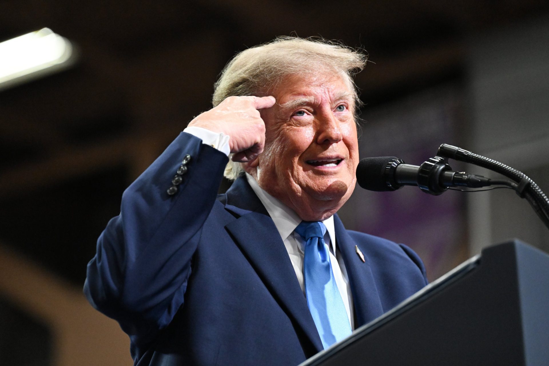Trump’s chaotic speech with bribes and threats shows he is the ...
