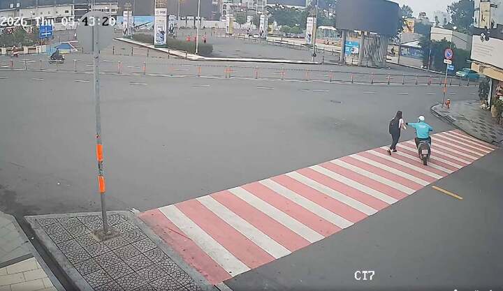Kẻ cướp điện thoại của du khách ở trung tâm TP.HCM bị bắt sau 10 giờ