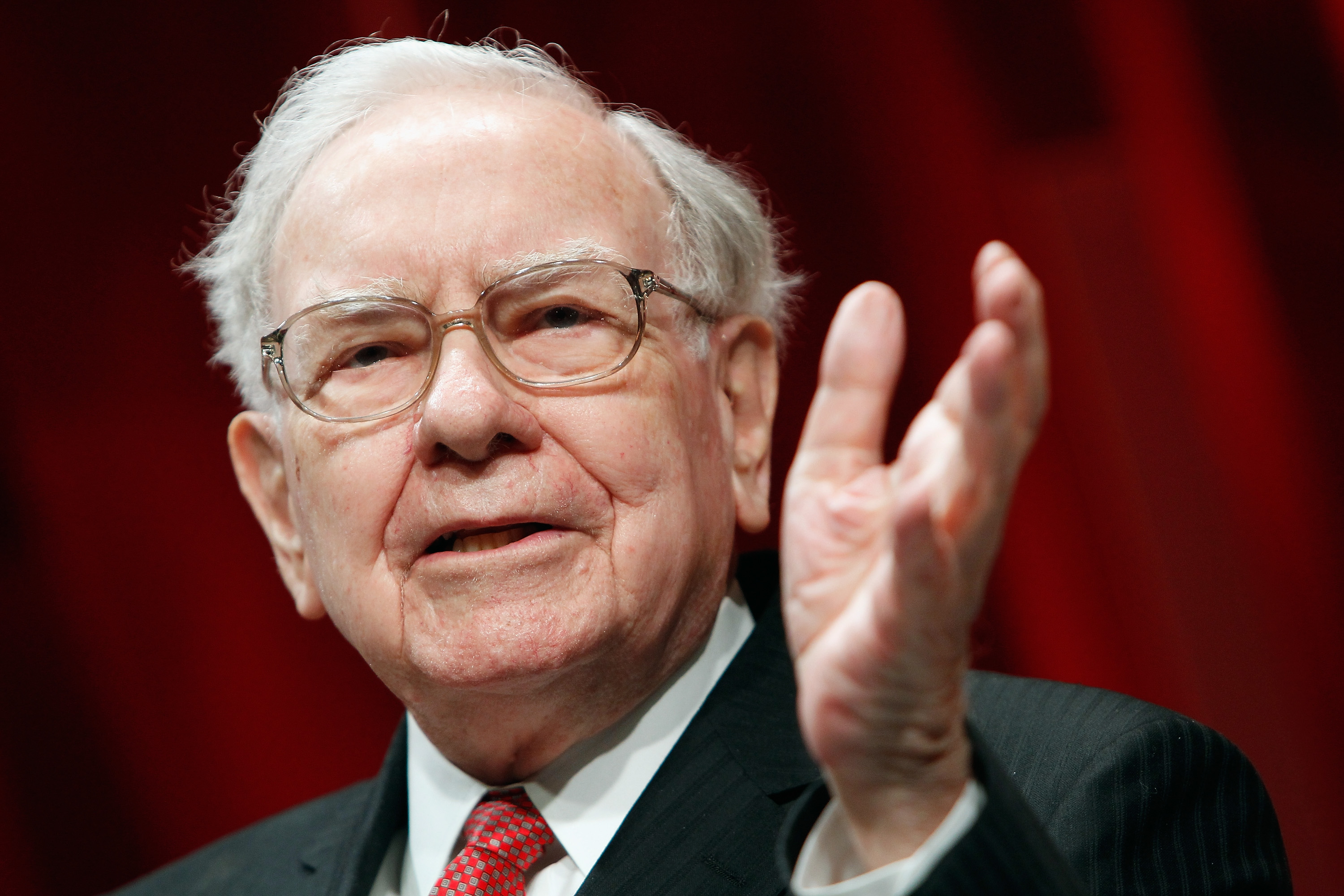 Warren Buffett's farewell letter contains the only 4 words investors ...