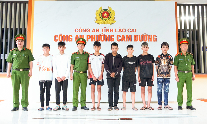 Khởi tố 4 thanh niên cầm kiếm, đinh ba phóng xe trên phố, quay clip đăng TikTok
