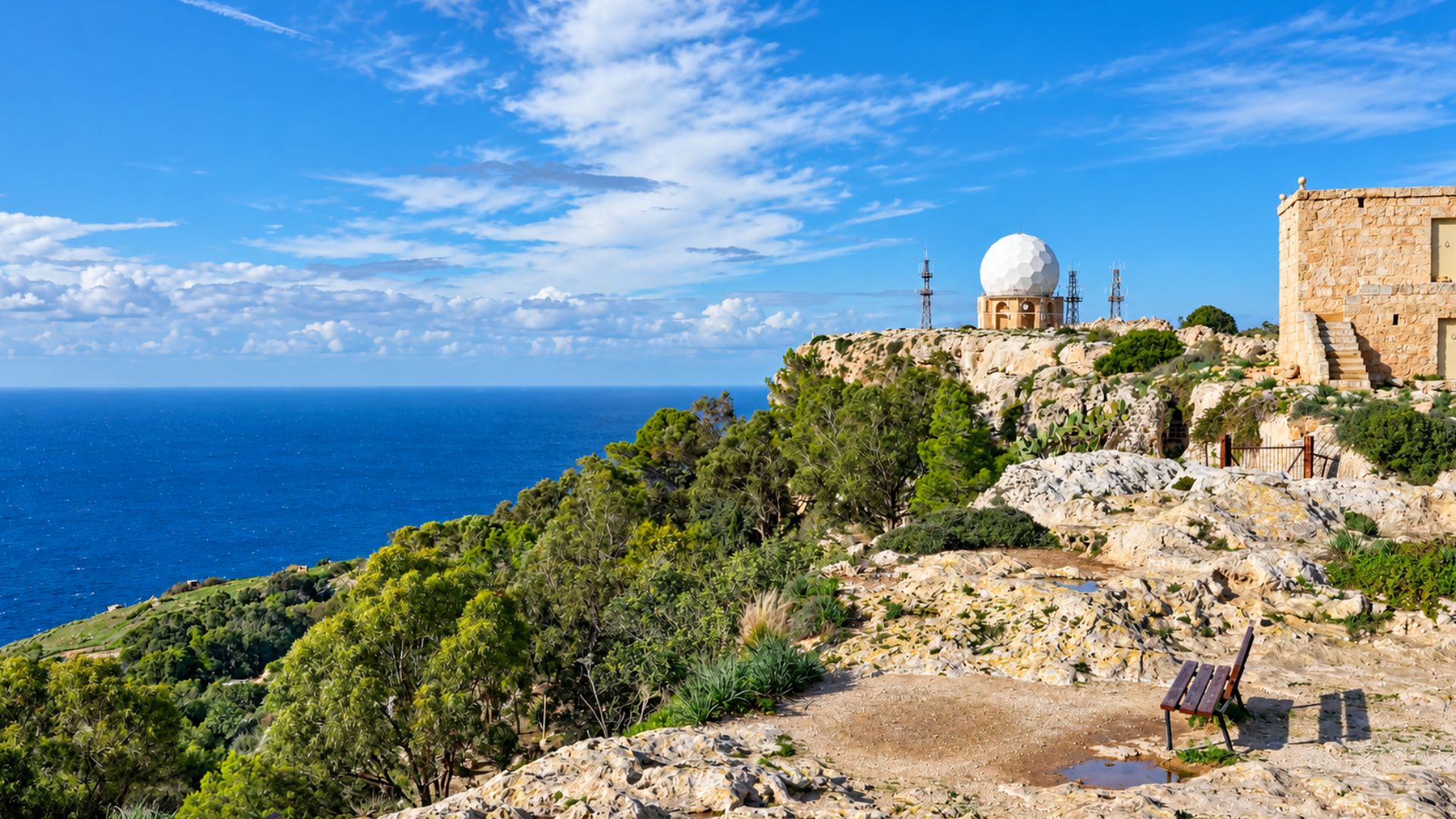 A scenic walk above Malta’s deep blue Mediterranean coast (8K)