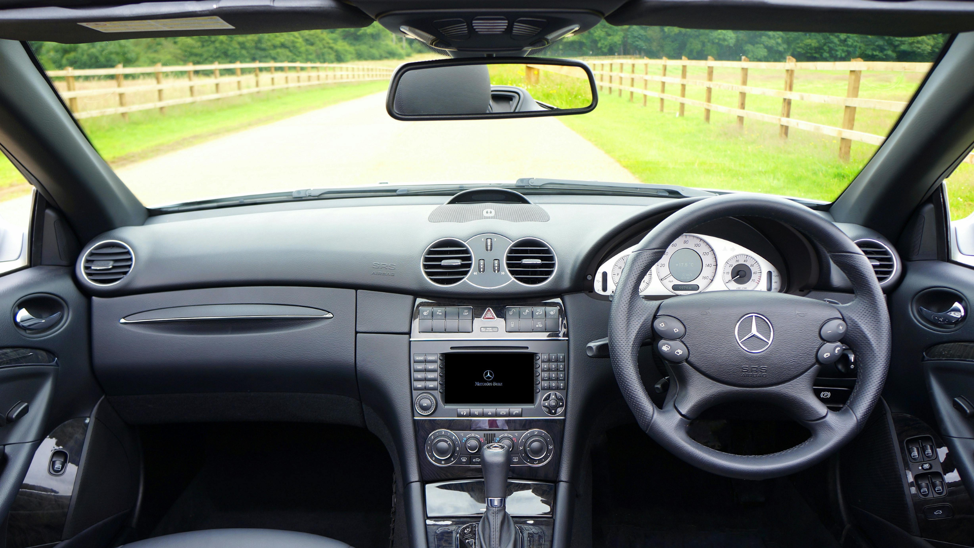 10 items you should keep in your glove box & 10 things that shouldn't ...