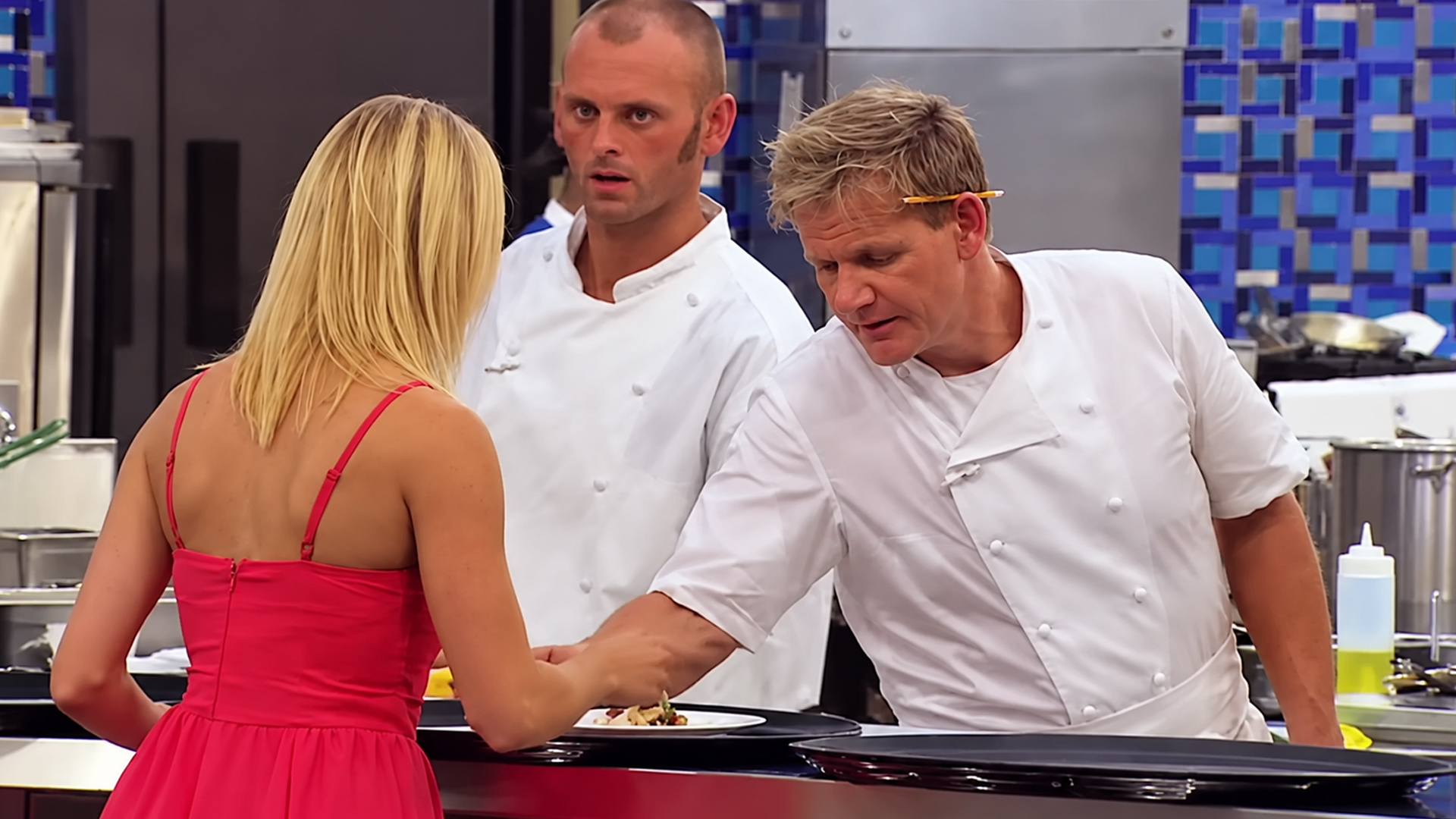During service, a customer flags a missing garnish to Chef Ramsay