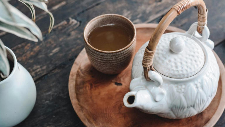 Carbonated drinks or CCF tea? Nutritionist breaks down 5 food swaps for ...
