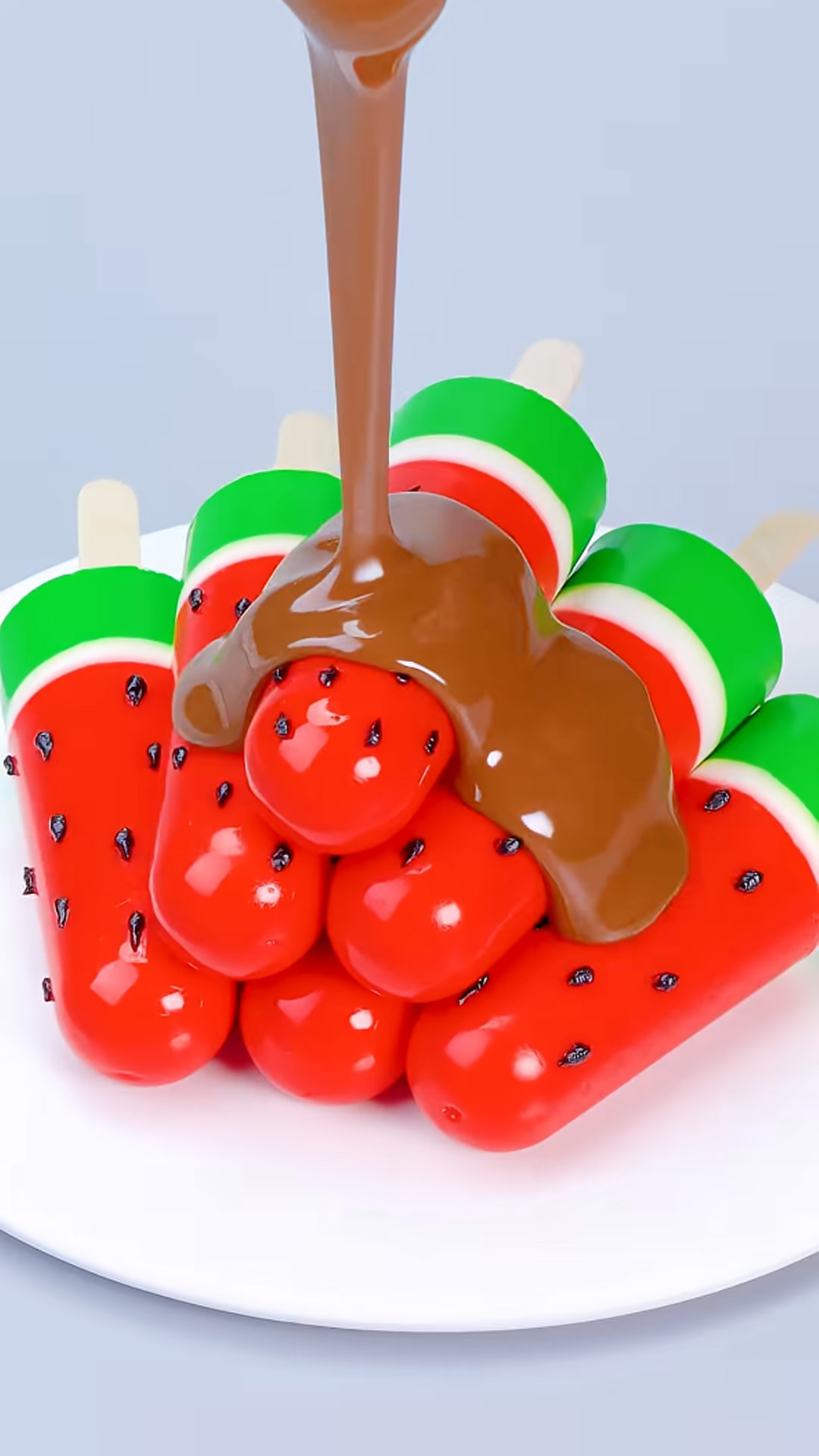 How to make watermelon popsicles with chocolate drizzle