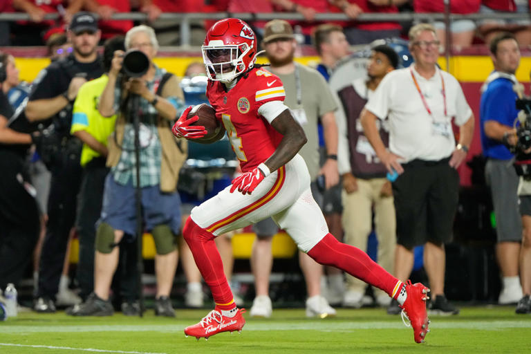 Chiefs WR Rashee Rice leaves early vs. Raiders after puling up ...