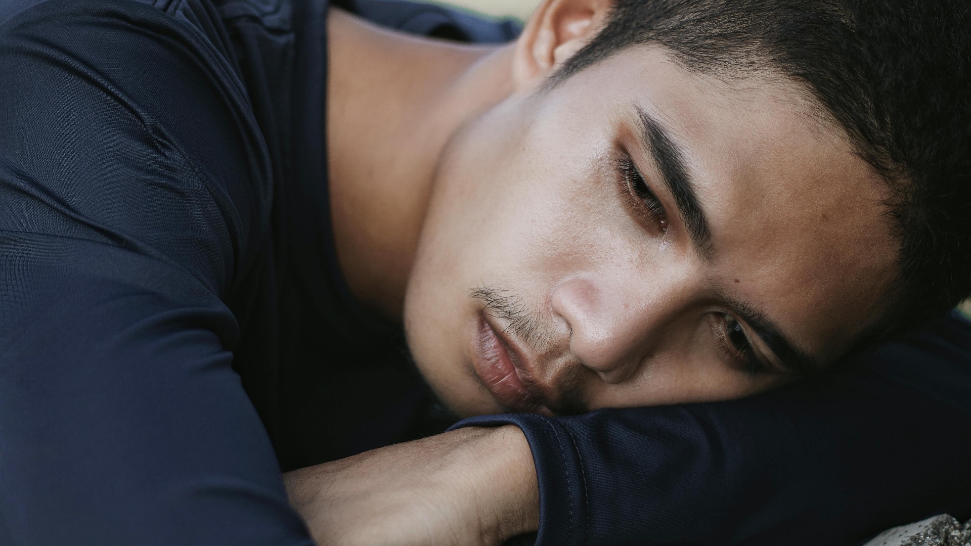 The double-edged sword of being alone